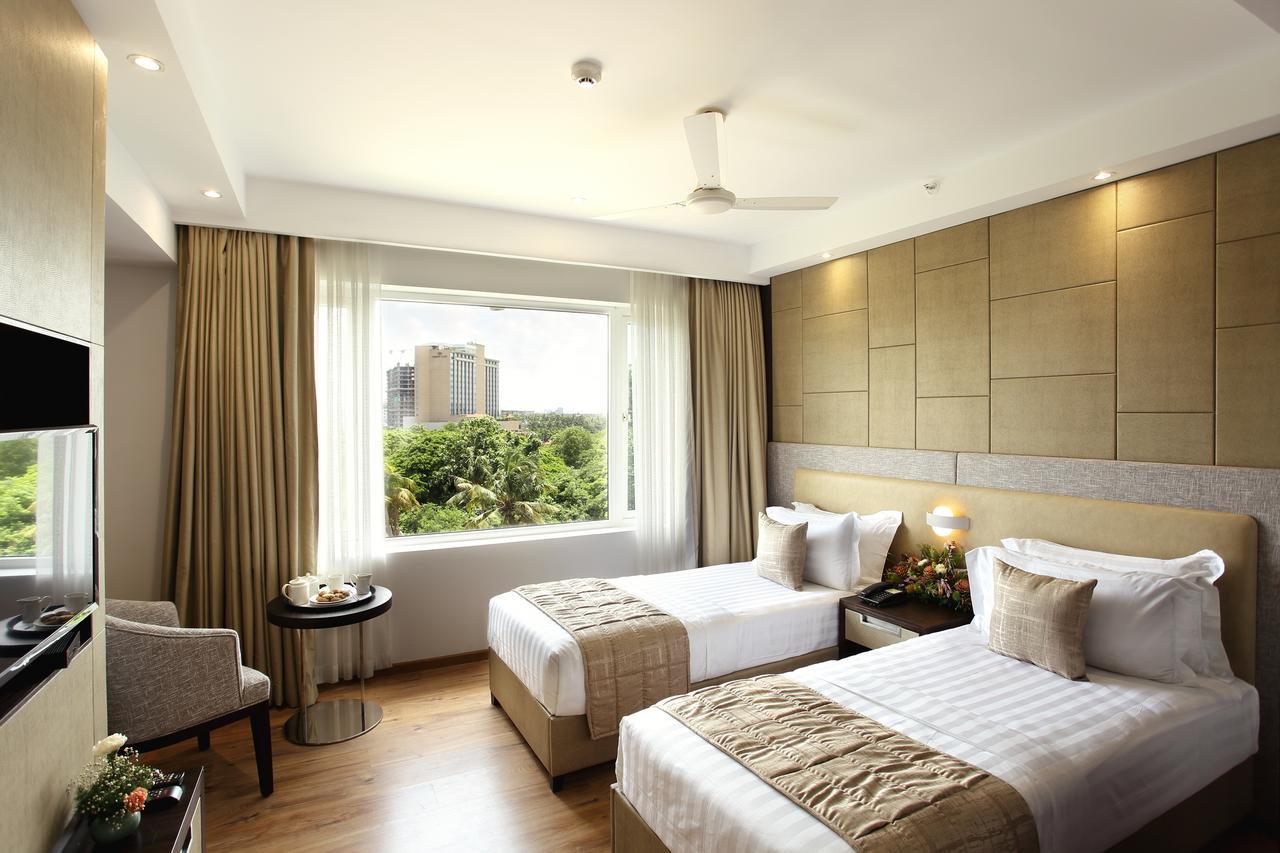 Sugar Business Hotel Kochi Екстериор снимка