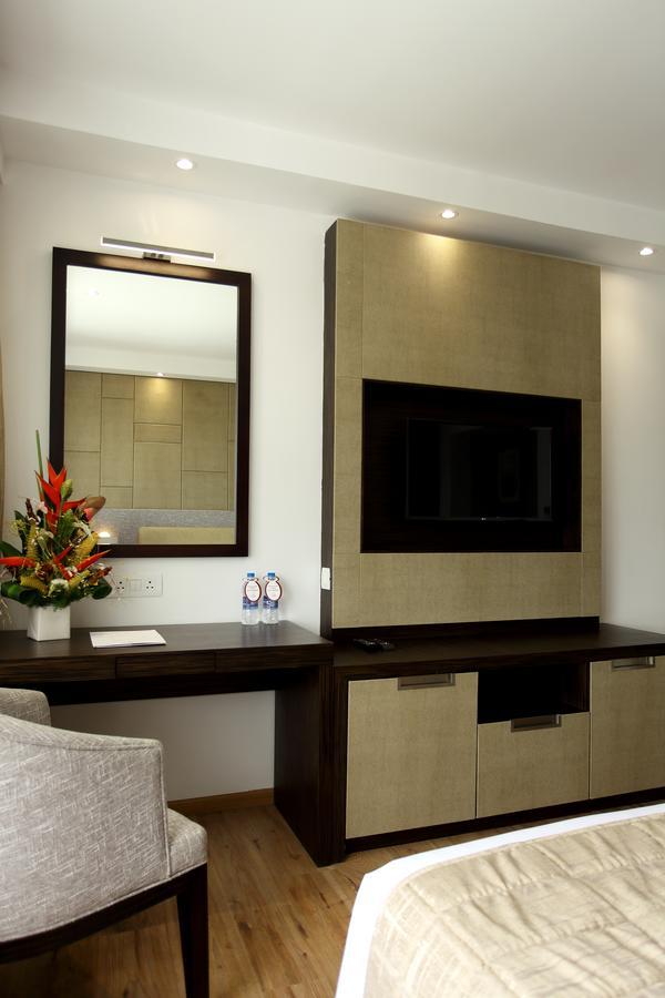 Sugar Business Hotel Kochi Екстериор снимка