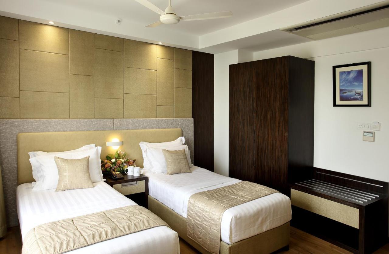 Sugar Business Hotel Kochi Екстериор снимка